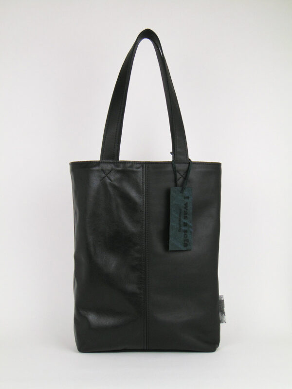 Product image of the shopper named Gothic Black. This shopper is made from recycled leather in a colour combination of two tones of black.