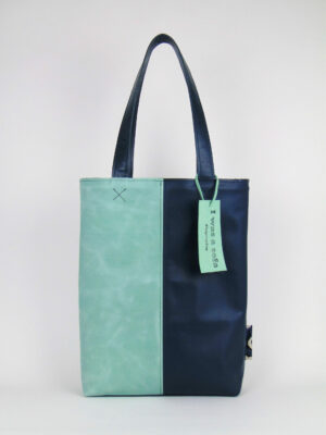 Product image of the shopper named Cool Cool Arctic. This shopper is made from recycled leather in a colour combination of dark blue and mint green.