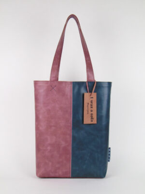 Product image of the shopper named Bubble Gum. This shopper is made from recycled leather in a colour combination of blue and pink
