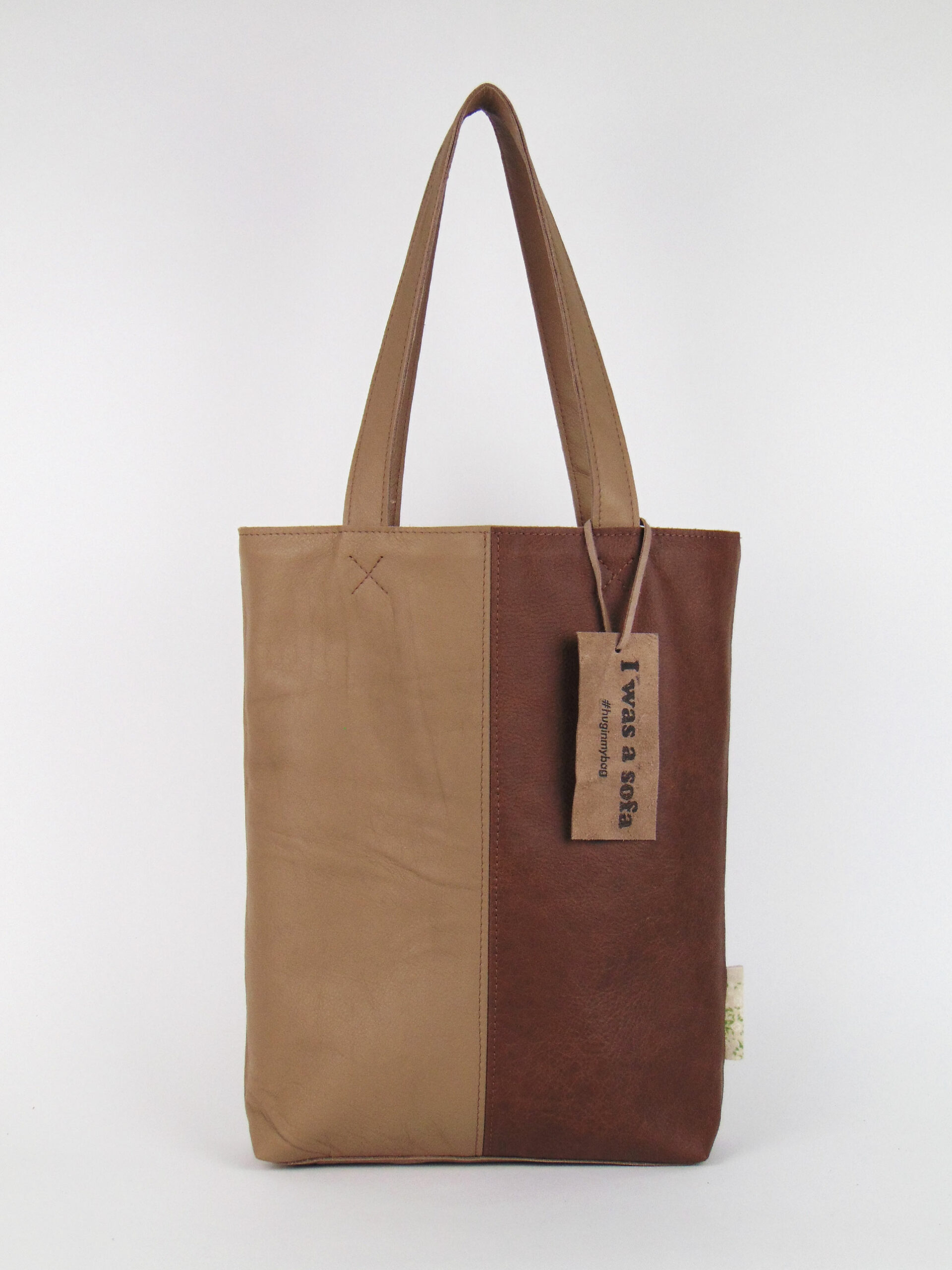 Product image of the shopper named Creamy Mocha. This shopper is made from recycled leather in a colour combination of beige and taupe.