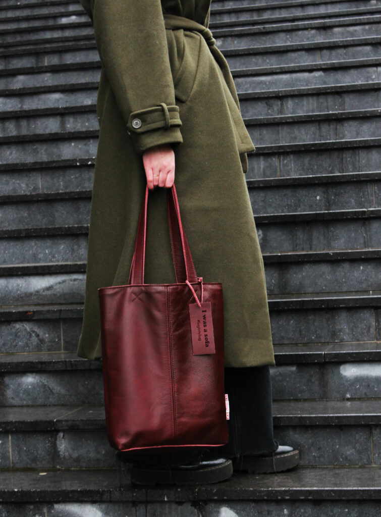 Strike a pose with our Autumn Leaves shopper