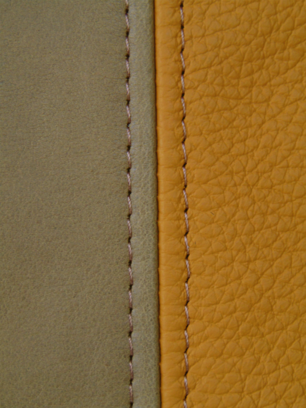 Close up picture of the center seam in the bag, so you can see the structure of the leather.