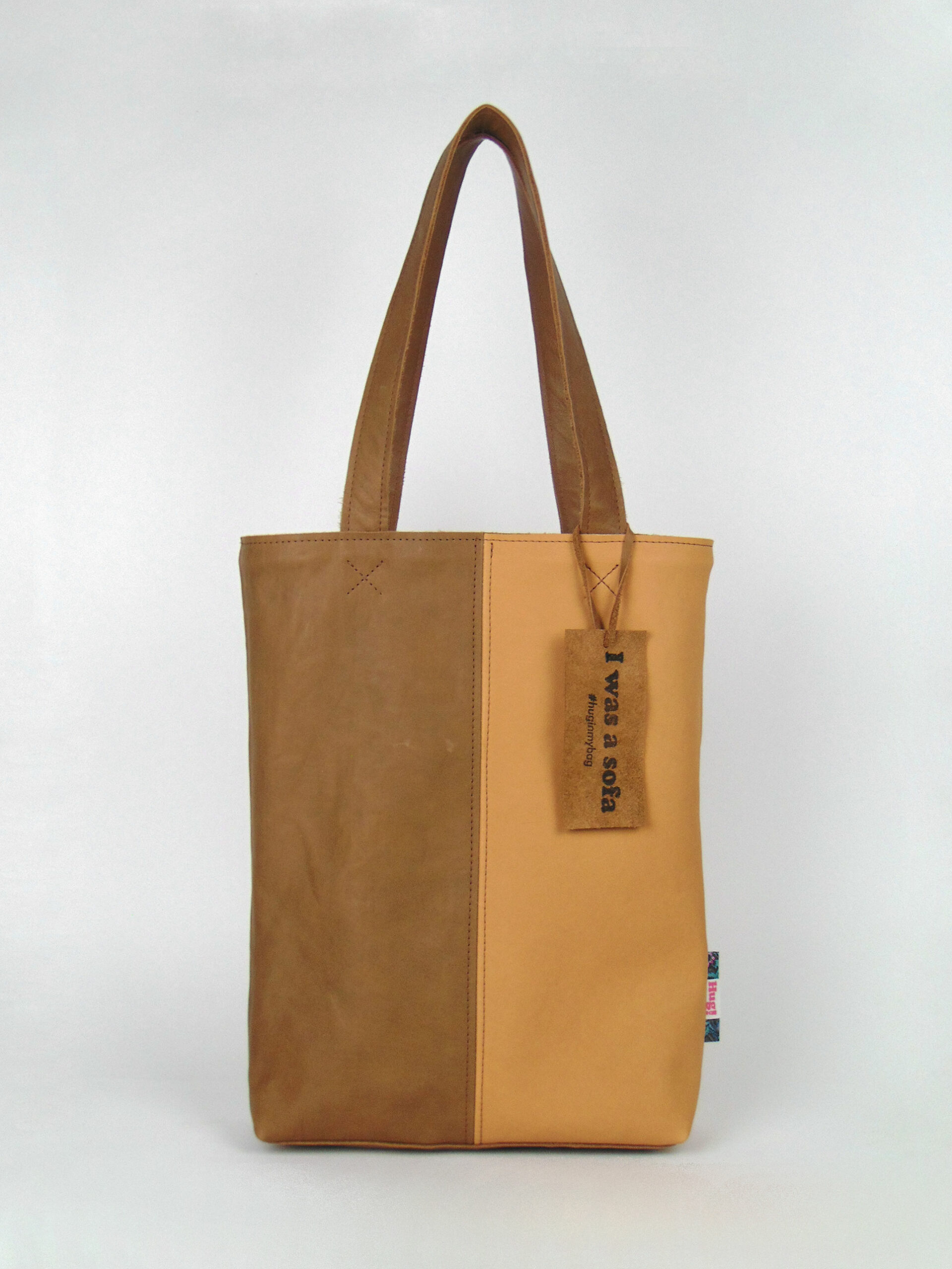 Product image of the shopper named Soft Vanilla. This shopper is made from recycled leather in a colour combination of beige and nude.